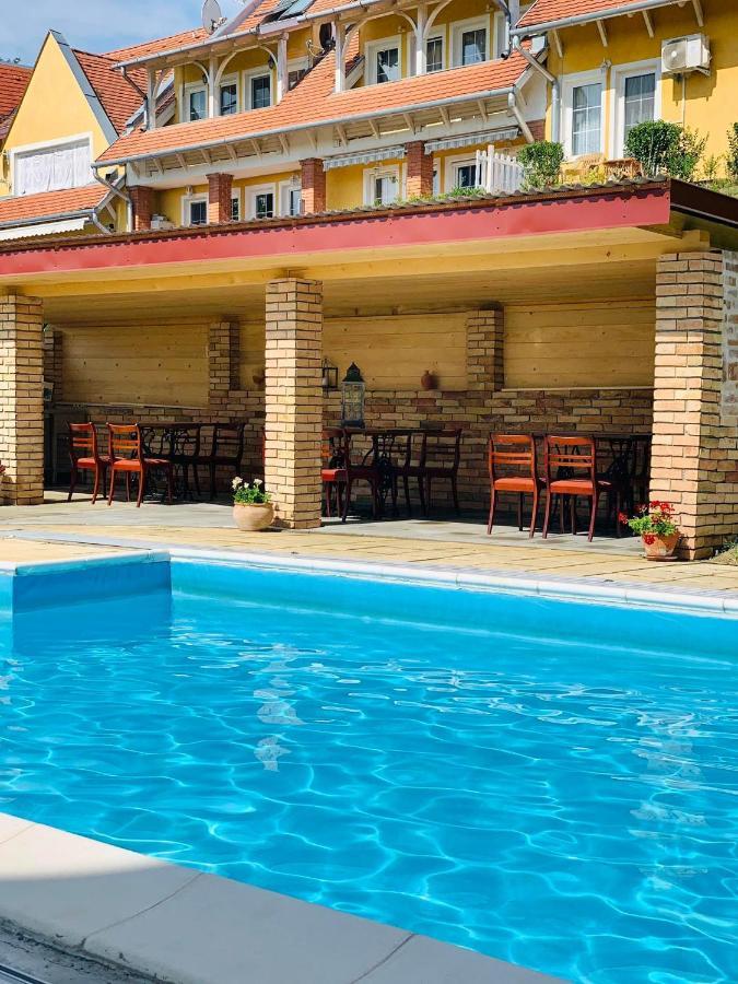 Lilium Villa Хевіз Екстер'єр фото