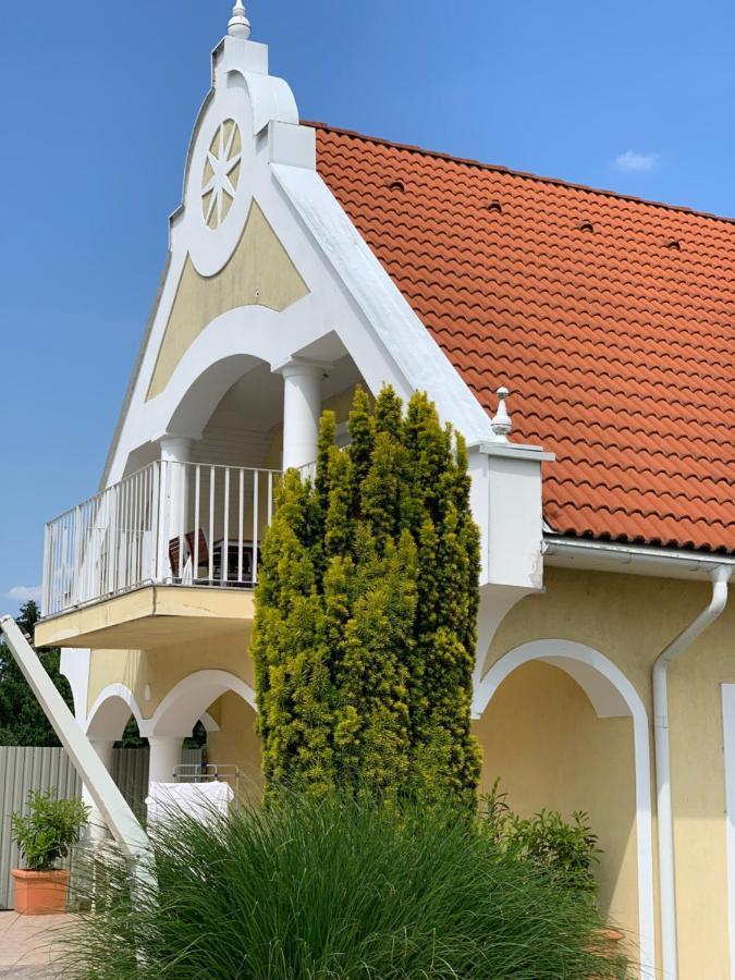 Lilium Villa Хевіз Екстер'єр фото